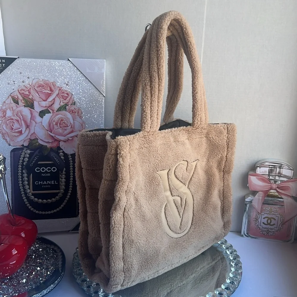 Victoria's Secret NWOT  PINK Warm Brown Cozy Plush Sherpa Snap Closure  Tote Bag